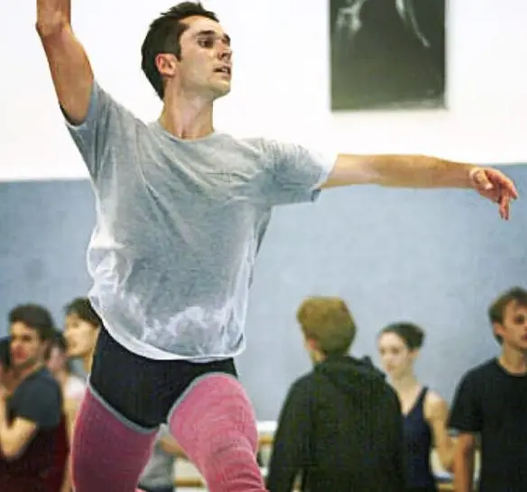 Ballet-dancer-damian-smith