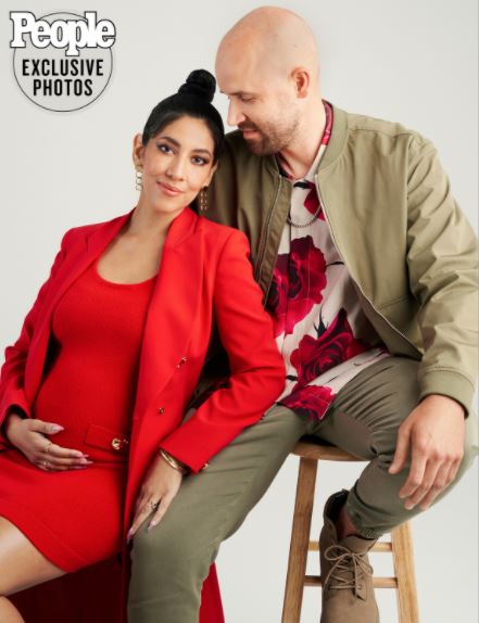 /Brad-Hoss-with-wife-Stephanie-Beatriz-pregnant