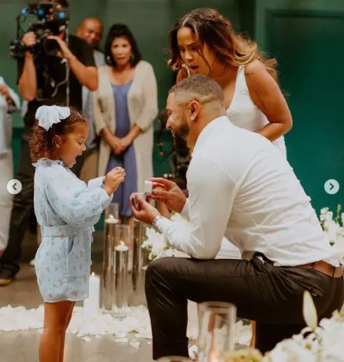 /Cheyenne-Floyd-and-daughter-get-rings-from-Zach-Davi/Cheyenne-Floyd-and-daughter-get-rings-from-Zach-Davis