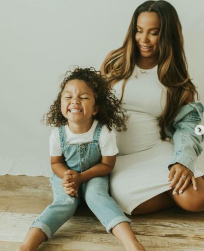 Cheyenne-Floyd-with-daughter-Ryder