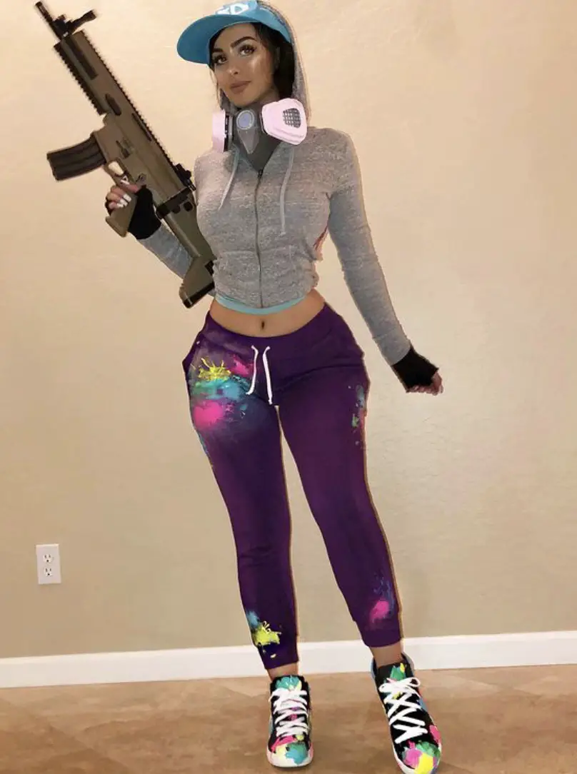 Lia_aka_SssniperWolf