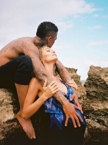 Nick-Cannon-and-Alyssa-Scott-maternity-shot