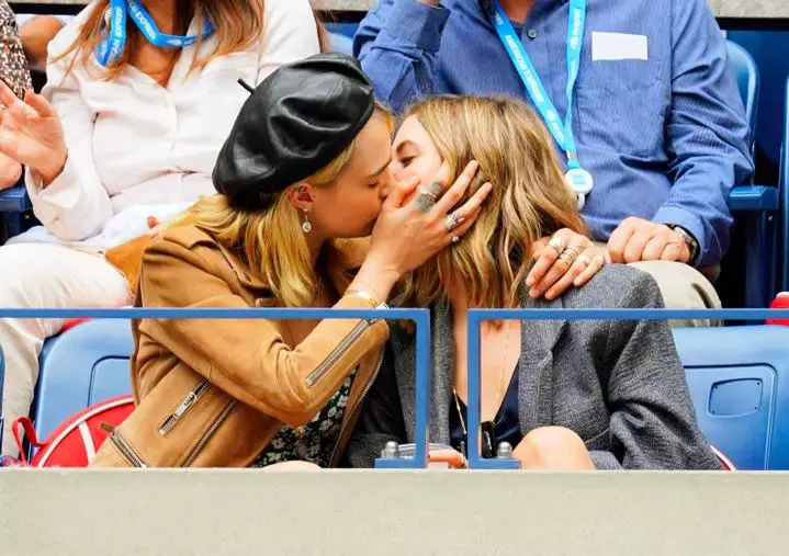 Ashley-Benson-kissing-Cara-Delevingne