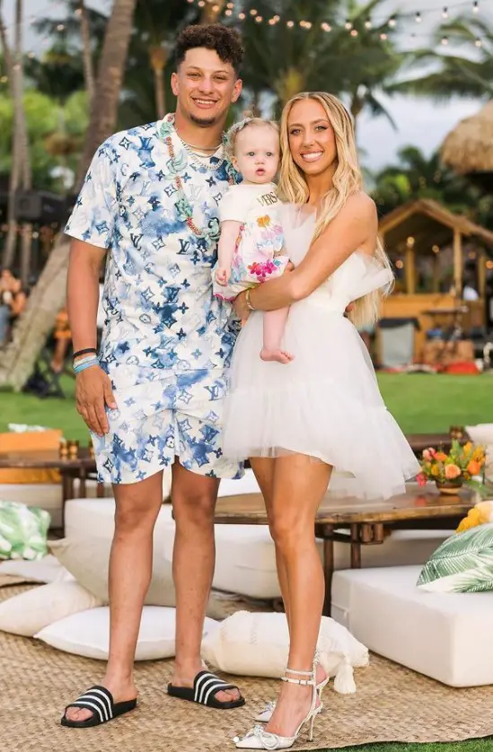 Kansas City Chiefs Quarterback Patrick Mahomes Marries Longtime Love Brittany Matthews in Hawaii!
